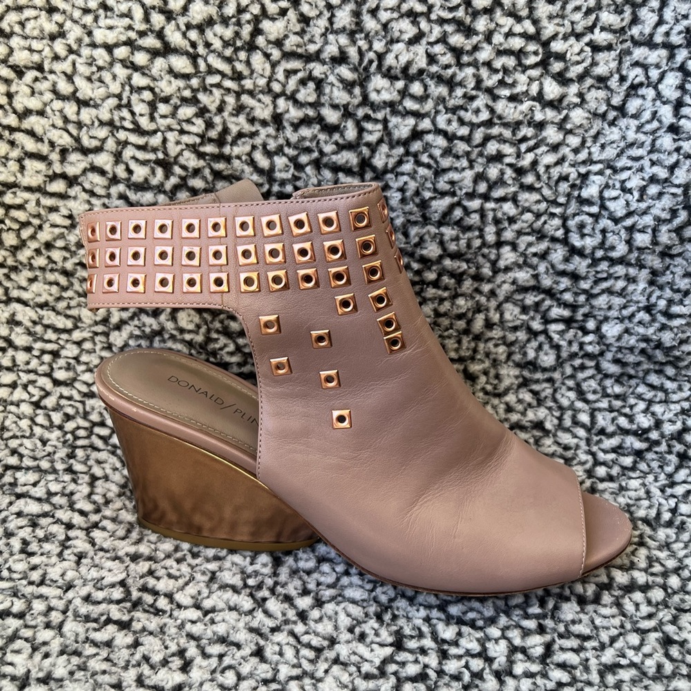 Donald Pliner Women’s 9M Designer Bootie with rose gold accents - gently used